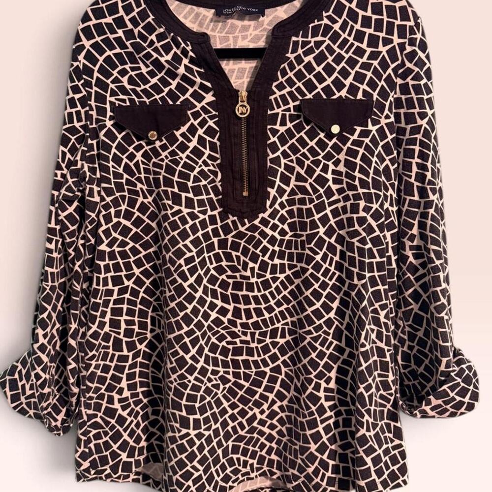 Jones new york signature black and white pebble print shirt